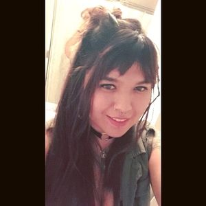 Meet your Posher, Phoebee